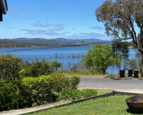 Relax in the spa with views opposite Lake Eildon